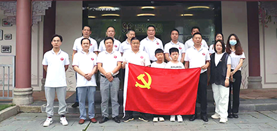 东升国际党支部加入举行致敬“城市美容师”慰问活动