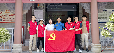 东升国际党支部丨“爱在一起，，卫爱而行”慰问环卫工人活动